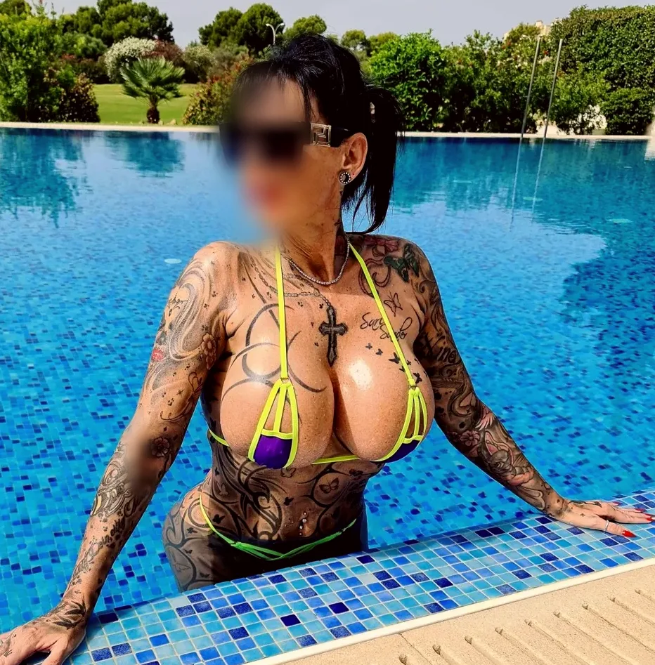 Büsra, 39