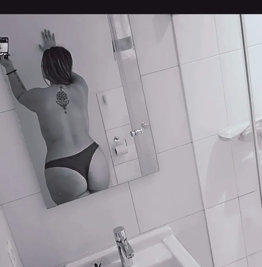 Josephine, 28