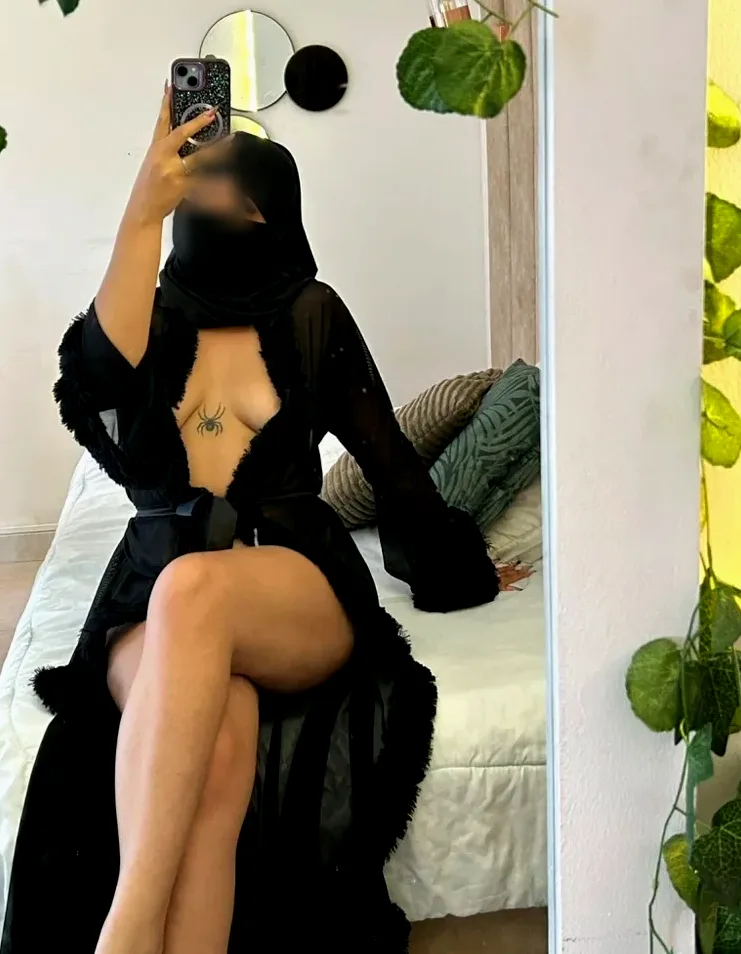 Julia, 22