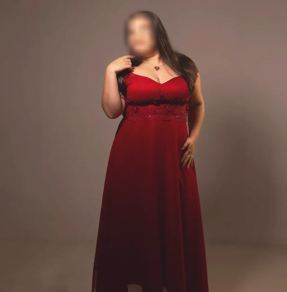 Marina, 32