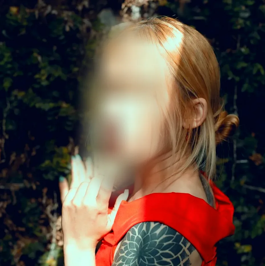 Nina, 26