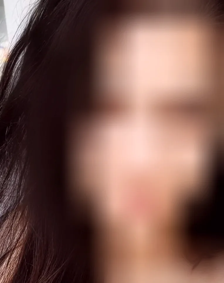 Rebecca, 28
